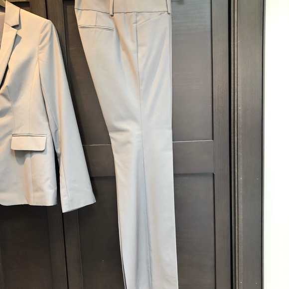 Suit 2-piece - Ann Taylor - Picture 3 of 4